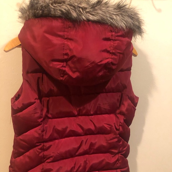 Quilted puffer vest w Sherpa lining throughout vest/hood - Picture 3 of 12
